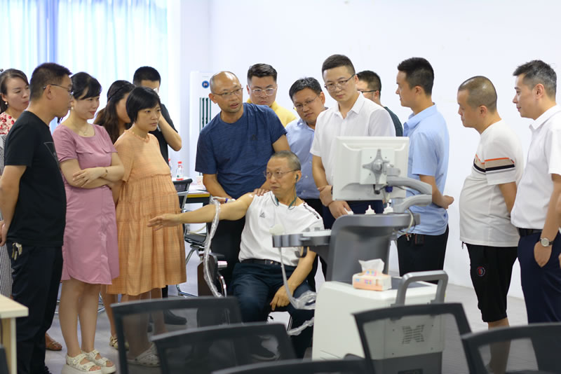 綿陽市、江油市醫(yī)療領(lǐng)航者蒞臨我司，共繪健康未來新篇章！3.jpg