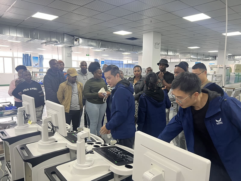 綿陽(yáng)非洲留學(xué)生團(tuán)參訪我司工廠，共促中外國(guó)際交流與商務(wù)合作新篇章！5.jpg